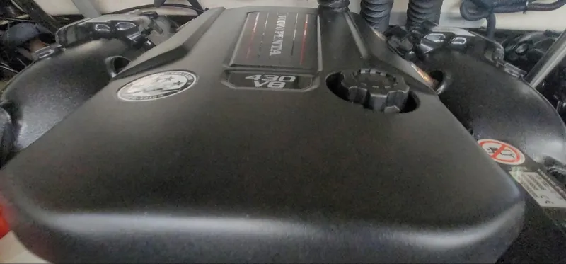 Slide: The Image of 2004 Formula 330 SS engine compartment with Volvo Penta 8.1GXi V8 engine. - 27