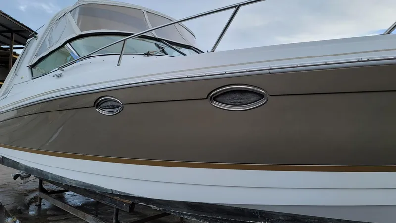 Slide: The Image of 2004 Formula 330 SS boat with sleek design and white exterior. - 3