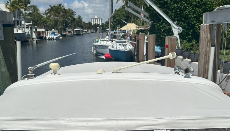 Slide: The Image of 2004 Formula 330 SS boat docked in a sunny marina. - 8