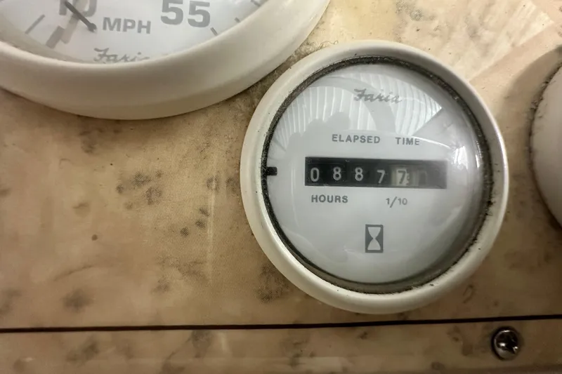 Slide: The Image of 1998 Cruisers Yachts 3075 Rogue hour meter showing 887.7 hours elapsed. - 23