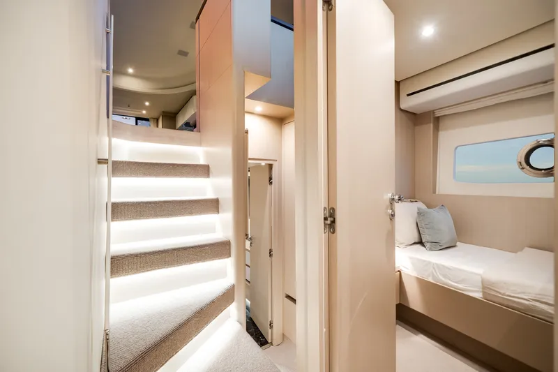 Slide: The Image of Azimut Fly 68 2025 - 23