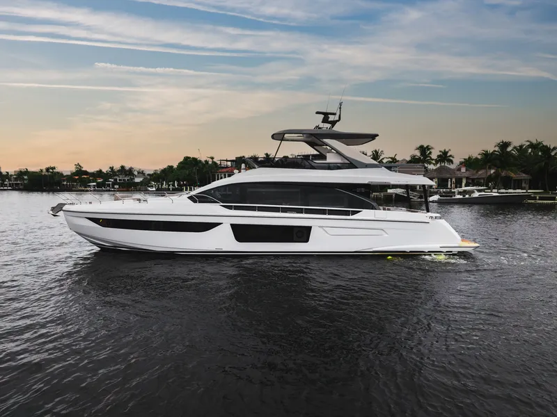 Slide: The Image of Azimut Fly 68 2025 - 0
