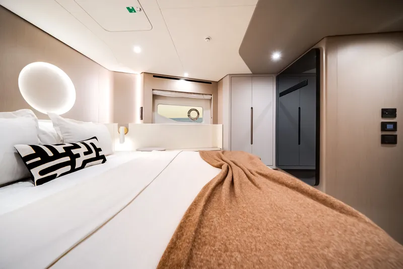 Slide: The Image of Azimut Fly 68 2025 - 16