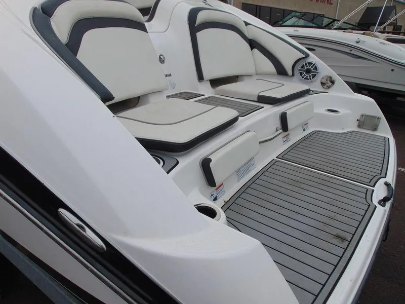 Slide: The Image of 2016 Yamaha Boats 242 Limited rear seating and swim platform. - 3