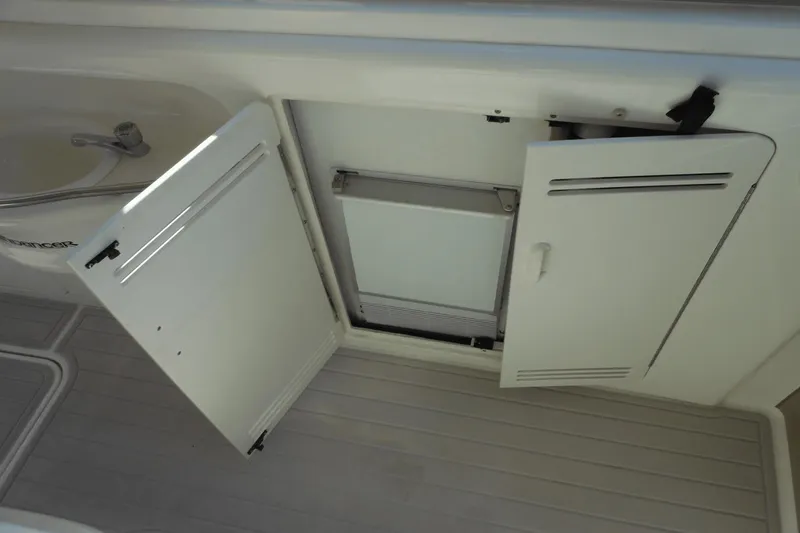 Slide: The Image of Sea Ray 40 Sundancer 1999 - 17