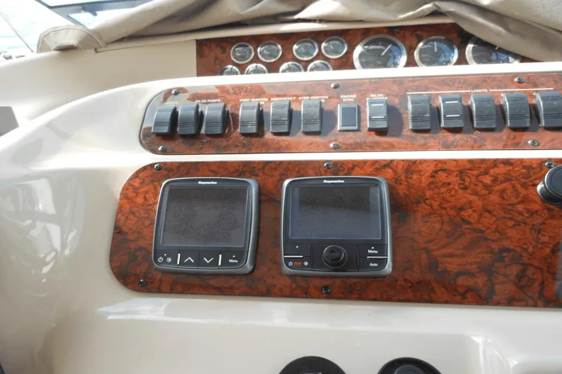 Slide: The Image of Sea Ray 40 Sundancer 1999 - 21