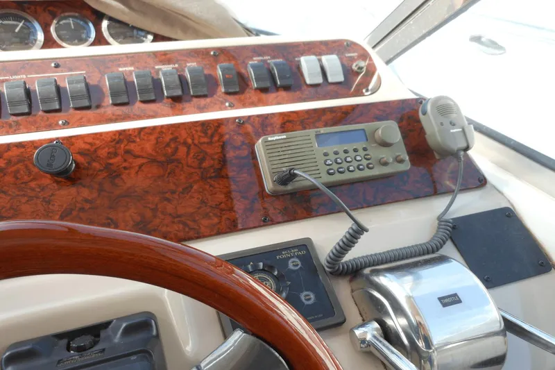 Slide: The Image of Sea Ray 40 Sundancer 1999 - 22