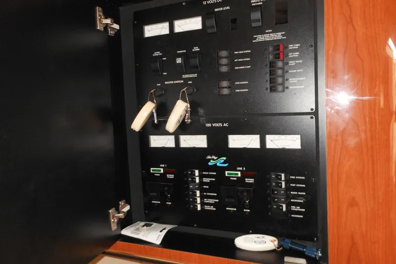 Slide: The Image of Sea Ray 40 Sundancer 1999 - 32