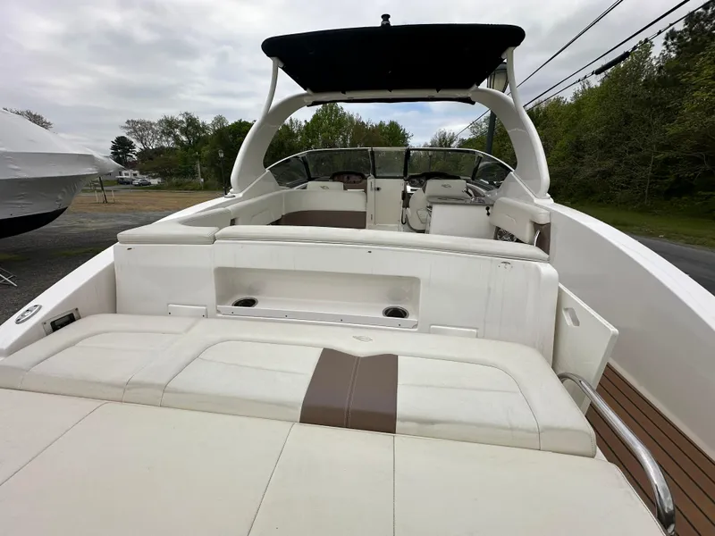 Slide: The Image of 2014 Chaparral 307 SSX boat with spacious seating and sleek design. - 15