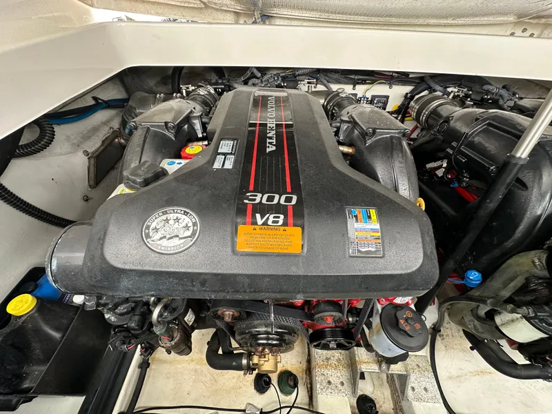 Slide: The Image of 2014 Chaparral 307 SSX boat engine compartment with Volvo Penta 300 V8 engine. - 40
