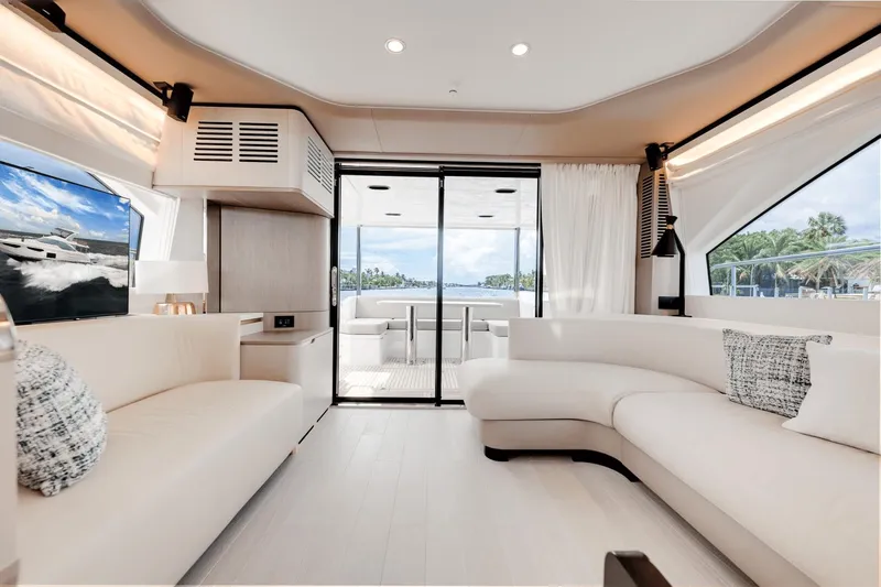 Slide: The Image of Azimut Fly 60 2025 - 15