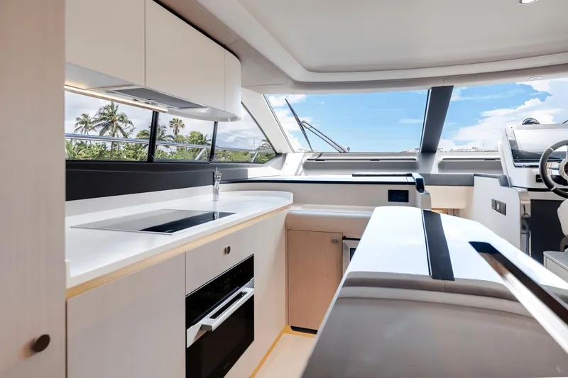 Slide: The Image of Azimut Fly 60 2025 - 18