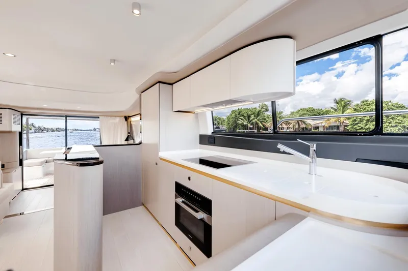 Slide: The Image of Azimut Fly 60 2025 - 20