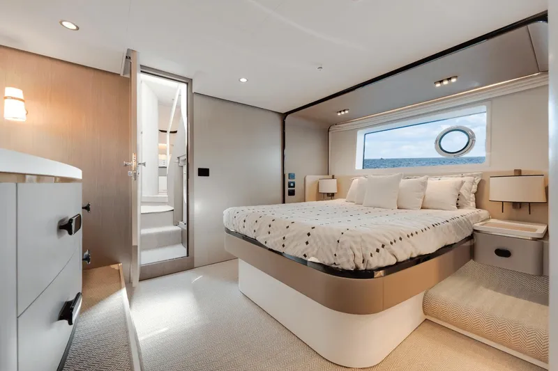 Slide: The Image of Azimut Fly 60 2025 - 32