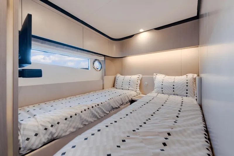 Slide: The Image of Azimut Fly 60 2025 - 39
