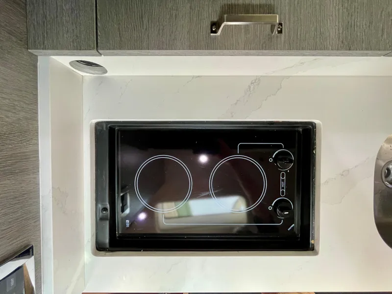 Slide: The Image of Built-in stovetop on 2009 Sea Ray 470 Sundancer yacht kitchen. - 33