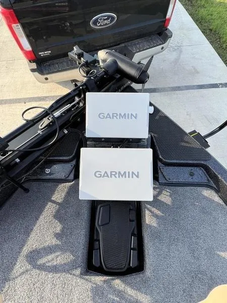 Slide: The Image of 2024 Phoenix 20 XE boat with Garmin navigation systems. - 10