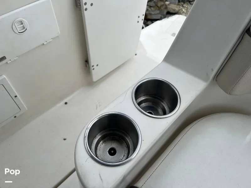 Slide: The Image of 2006 Rinker 320 EC for sale in Stamford, CT - 19