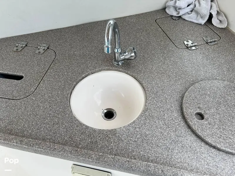 Slide: The Image of 2006 Rinker 320 EC for sale in Stamford, CT - 22