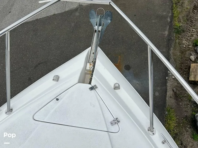 Slide: The Image of 2006 Rinker 320 EC for sale in Stamford, CT - 25