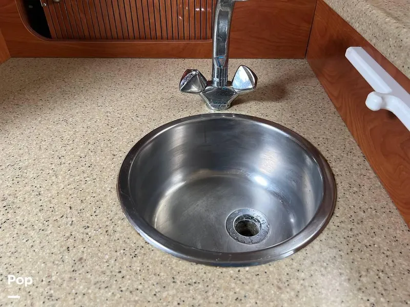 Slide: The Image of 2006 Rinker 320 EC for sale in Stamford, CT - 28