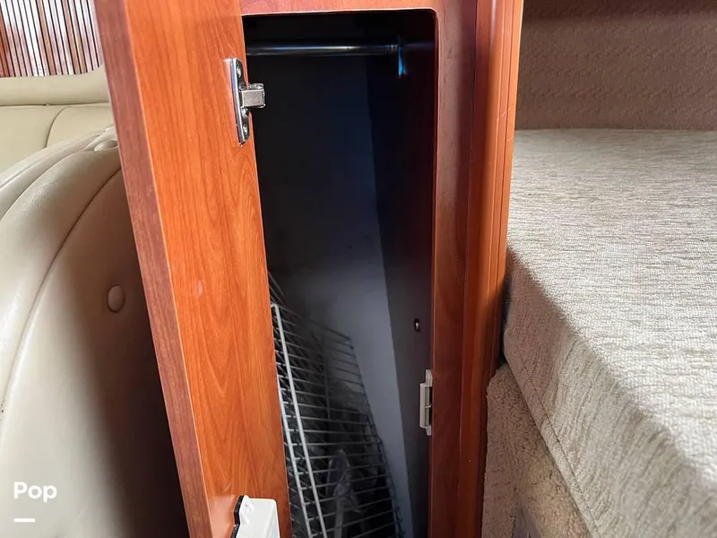 Slide: The Image of 2006 Rinker 320 EC for sale in Stamford, CT - 29