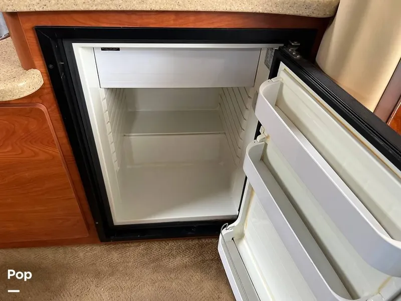 Slide: The Image of 2006 Rinker 320 EC for sale in Stamford, CT - 33