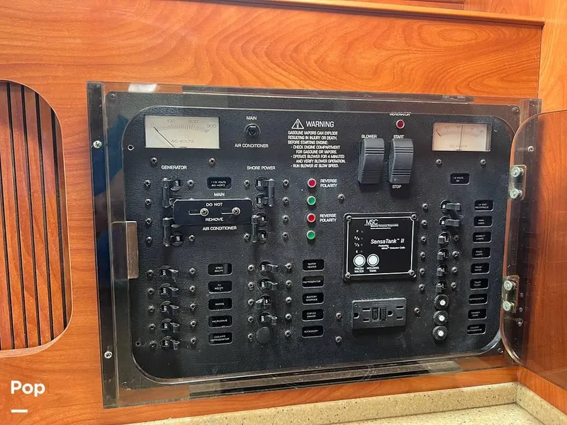 Slide: The Image of 2006 Rinker 320 EC for sale in Stamford, CT - 36