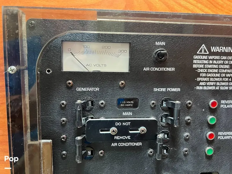 Slide: The Image of 2006 Rinker 320 EC for sale in Stamford, CT - 37