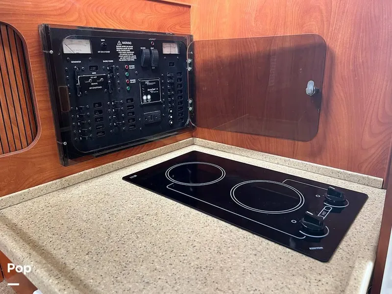 Slide: The Image of 2006 Rinker 320 EC for sale in Stamford, CT - 41