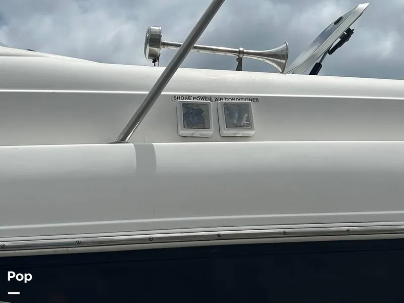 Slide: The Image of 2006 Rinker 320 EC for sale in Stamford, CT - 5