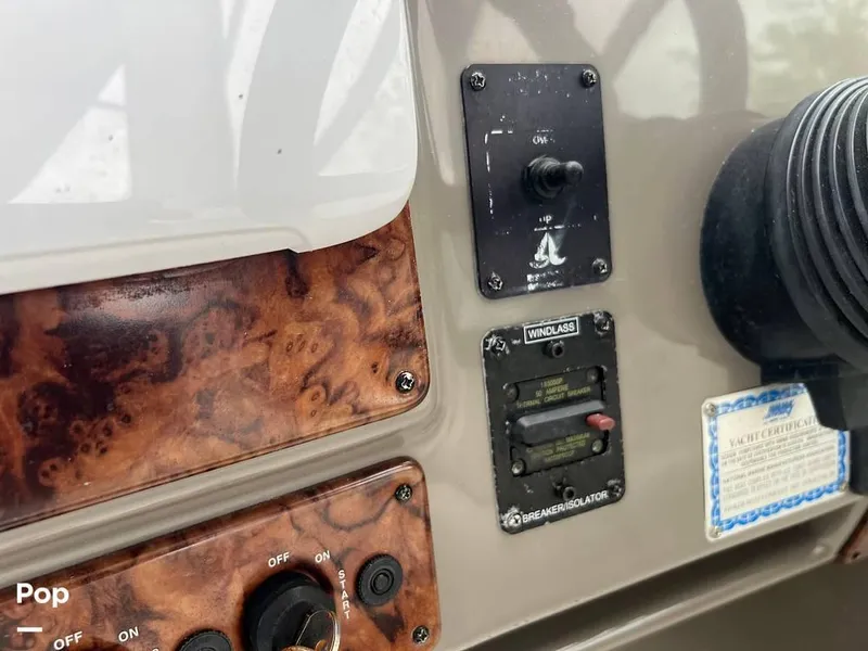 Slide: The Image of 2006 Rinker 320 EC for sale in Stamford, CT - 63