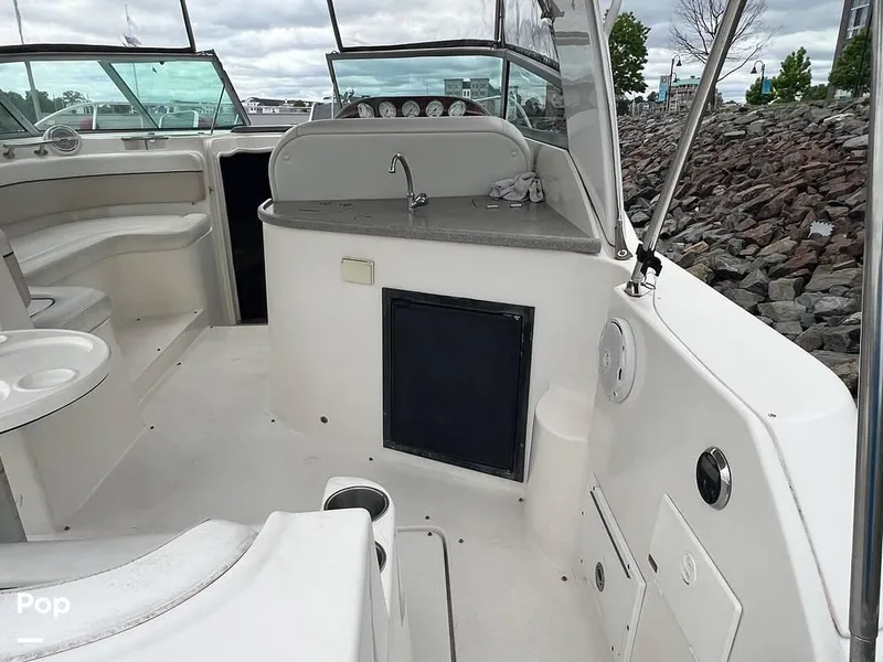 Slide: The Image of 2006 Rinker 320 EC for sale in Stamford, CT - 8