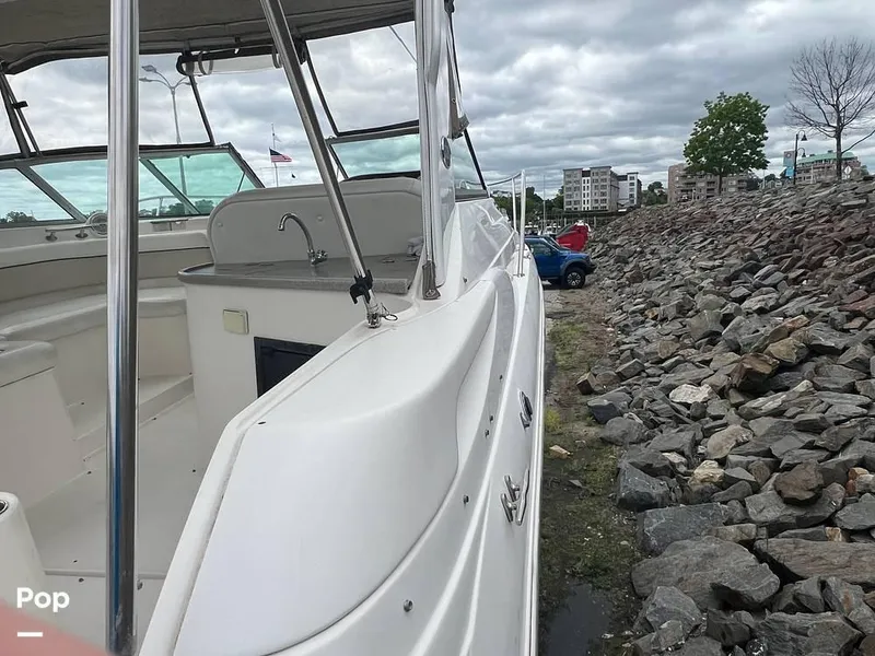 Slide: The Image of 2006 Rinker 320 EC for sale in Stamford, CT - 9