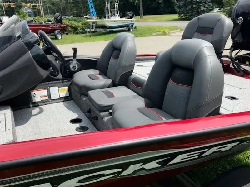 Slide: The Image of Tracker PT 175 TXW 2024 - 9