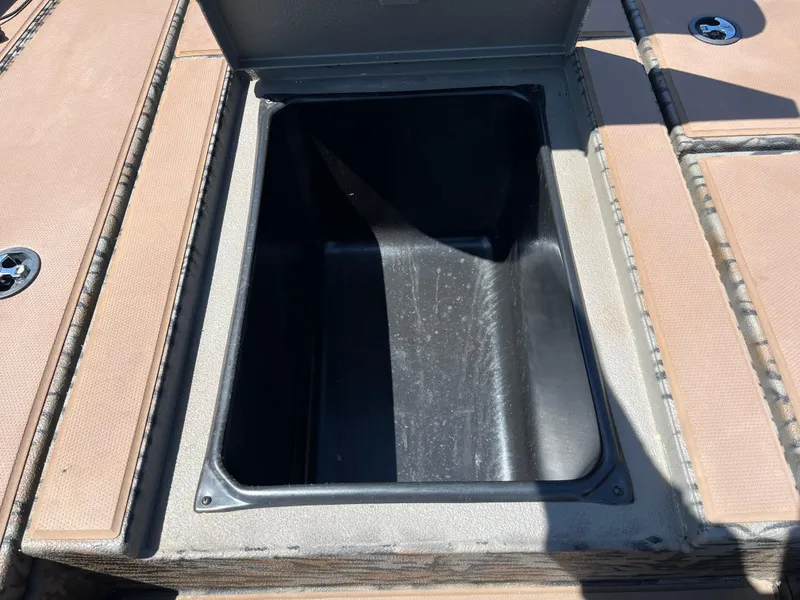 Slide: The Image of Xpress HyperLift series H17 2024 - 100