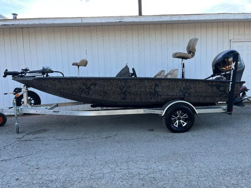 Slide: The Image of 2024 Express HyperLift H17 boat on trailer with motor and seats. - 16