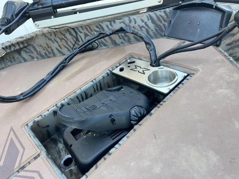 Slide: The Image of 2024 Express HyperLift H17 boat foot pedal and control panel. - 45