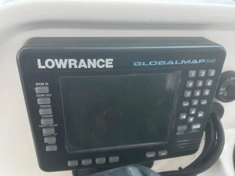 Slide: The Image of Lowrance GlobalMap 2000 GPS device on 2000 Wellcraft 330 Coastal boat dashboard. - 15