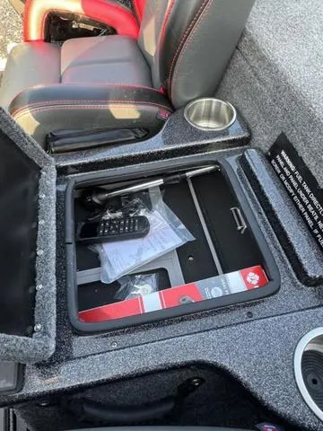 Slide: The Image of Phoenix Bass Boat 20 XE 2024 - 28