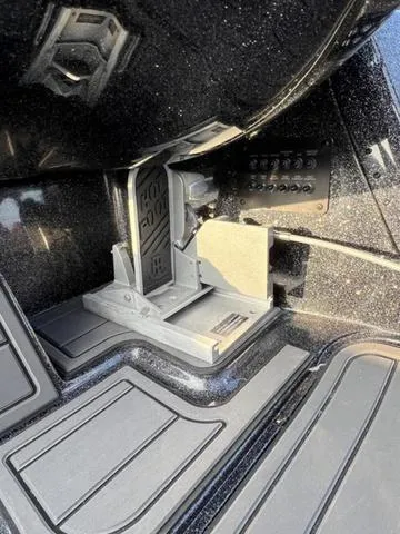 Slide: The Image of Phoenix Bass Boat 20 XE 2024 - 29