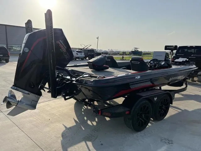 Slide: The Image of Phoenix Bass Boat 20 XE 2024 - 7