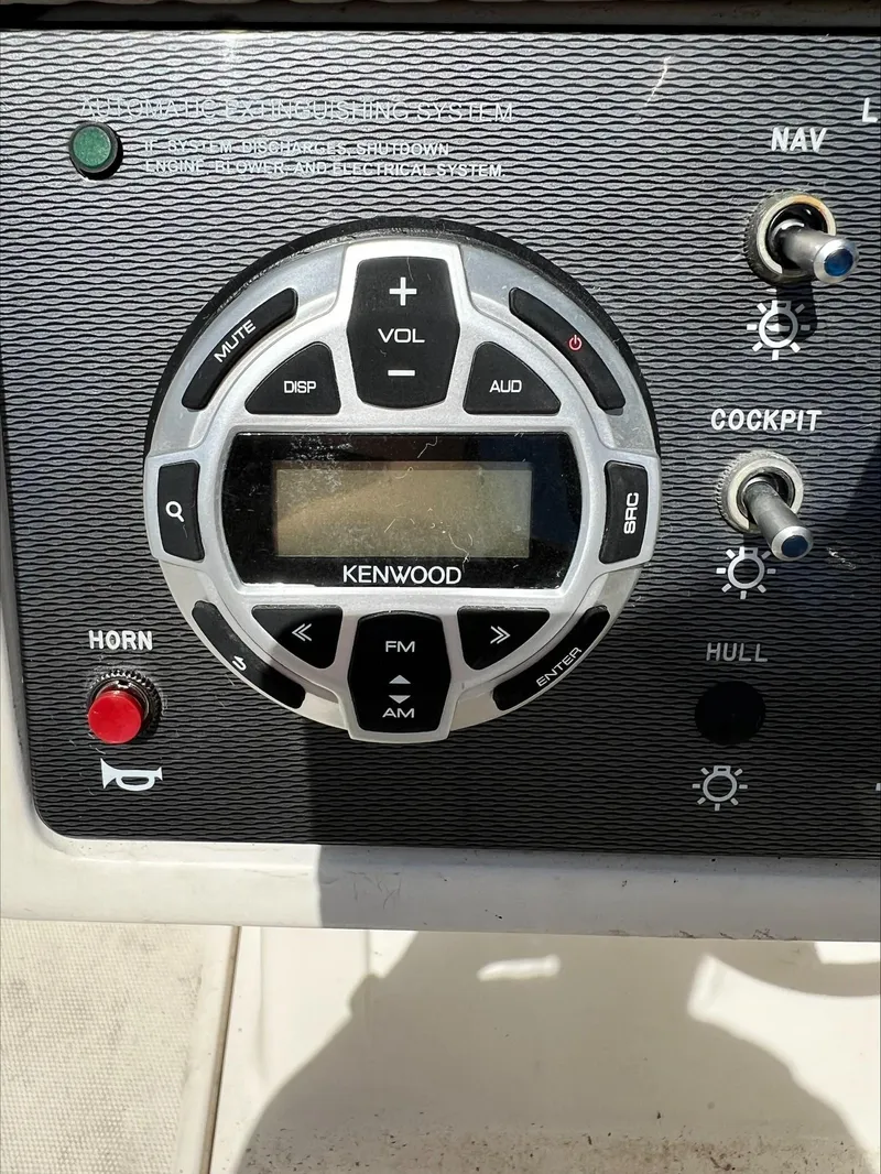 Slide: The Image of Sea Ray 240 Sundeck 2013 - 10