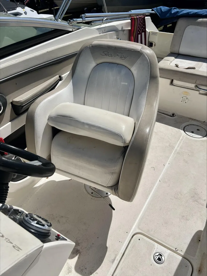 Slide: The Image of Sea Ray 240 Sundeck 2013 - 14