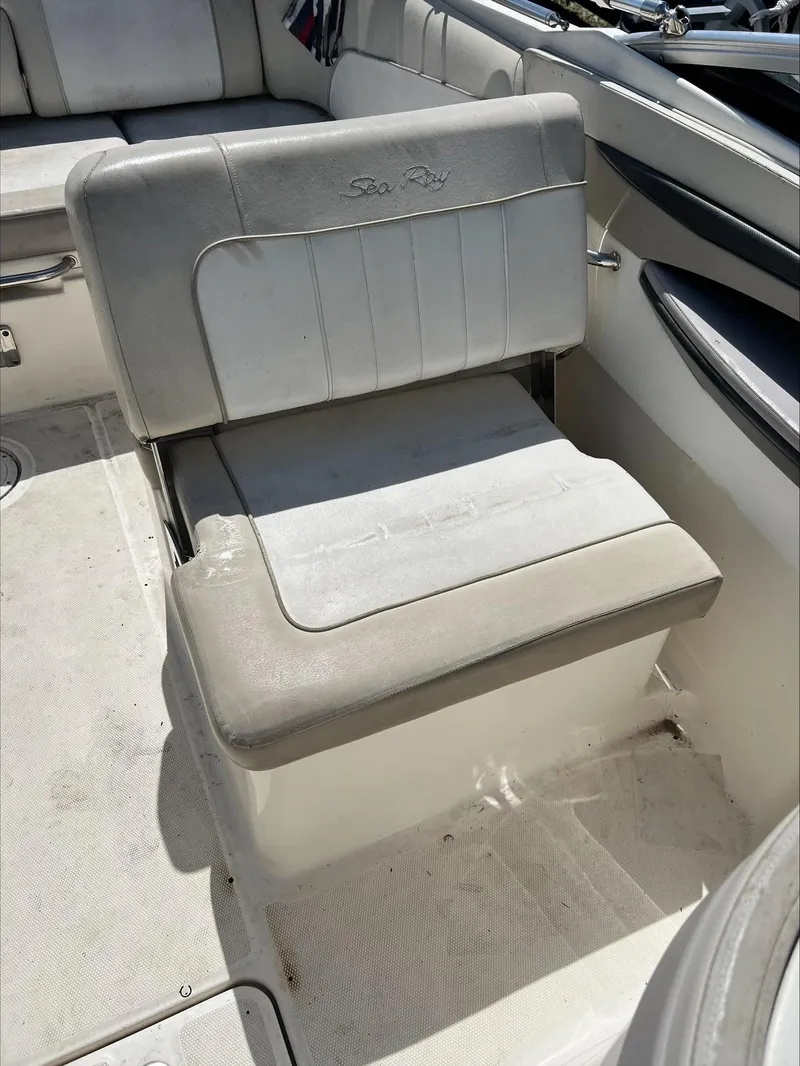 Slide: The Image of Sea Ray 240 Sundeck 2013 - 15