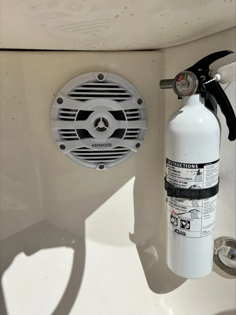 Slide: The Image of Sea Ray 240 Sundeck 2013 - 18