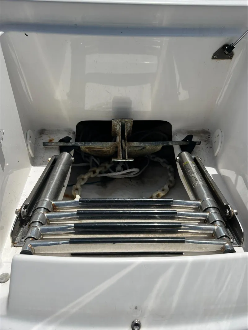 Slide: The Image of Sea Ray 240 Sundeck 2013 - 19