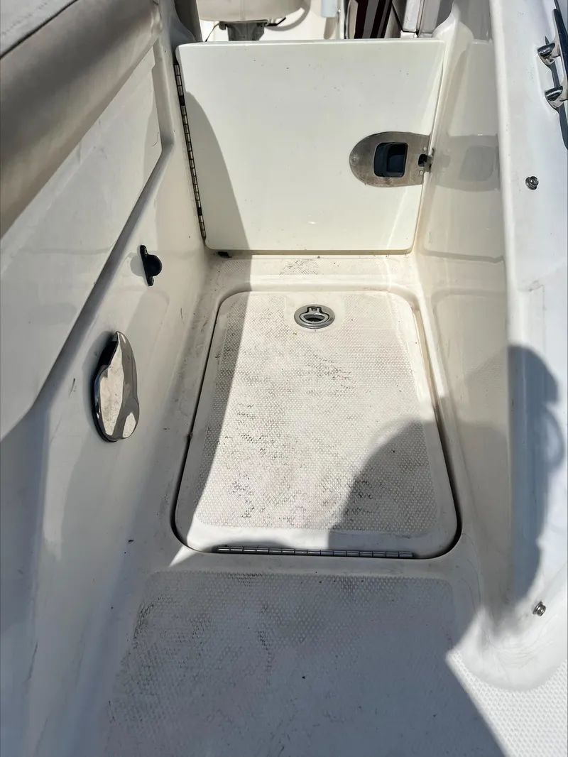 Slide: The Image of Sea Ray 240 Sundeck 2013 - 6