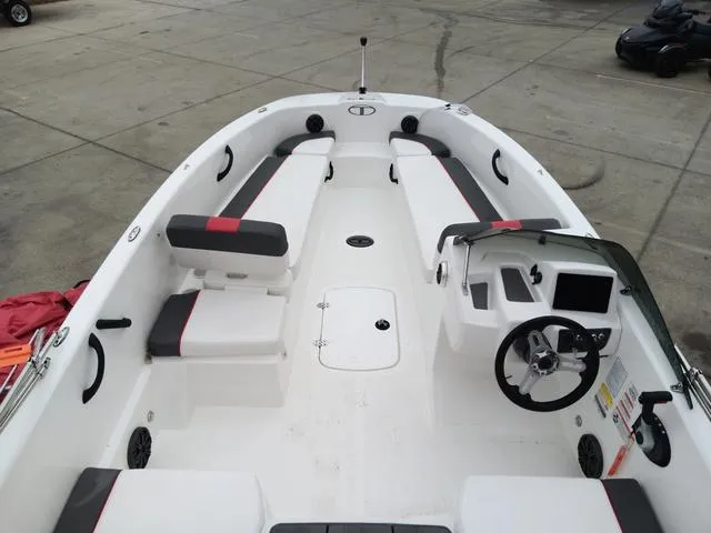 Slide: The Image of Tahoe TAHOE T18 W/115 HP 2024 - 16