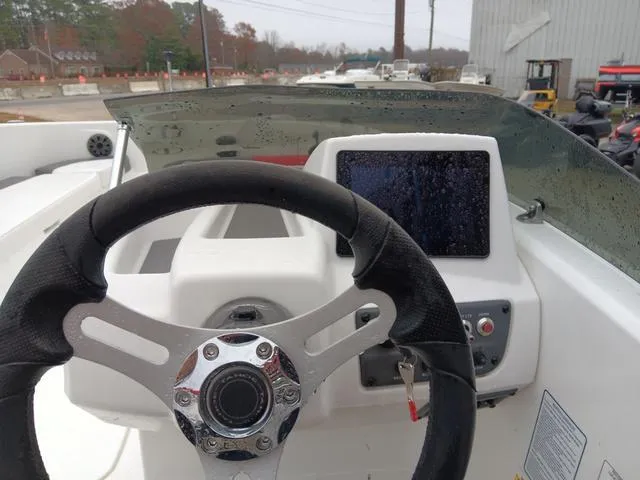 Slide: The Image of Tahoe TAHOE T18 W/115 HP 2024 - 8